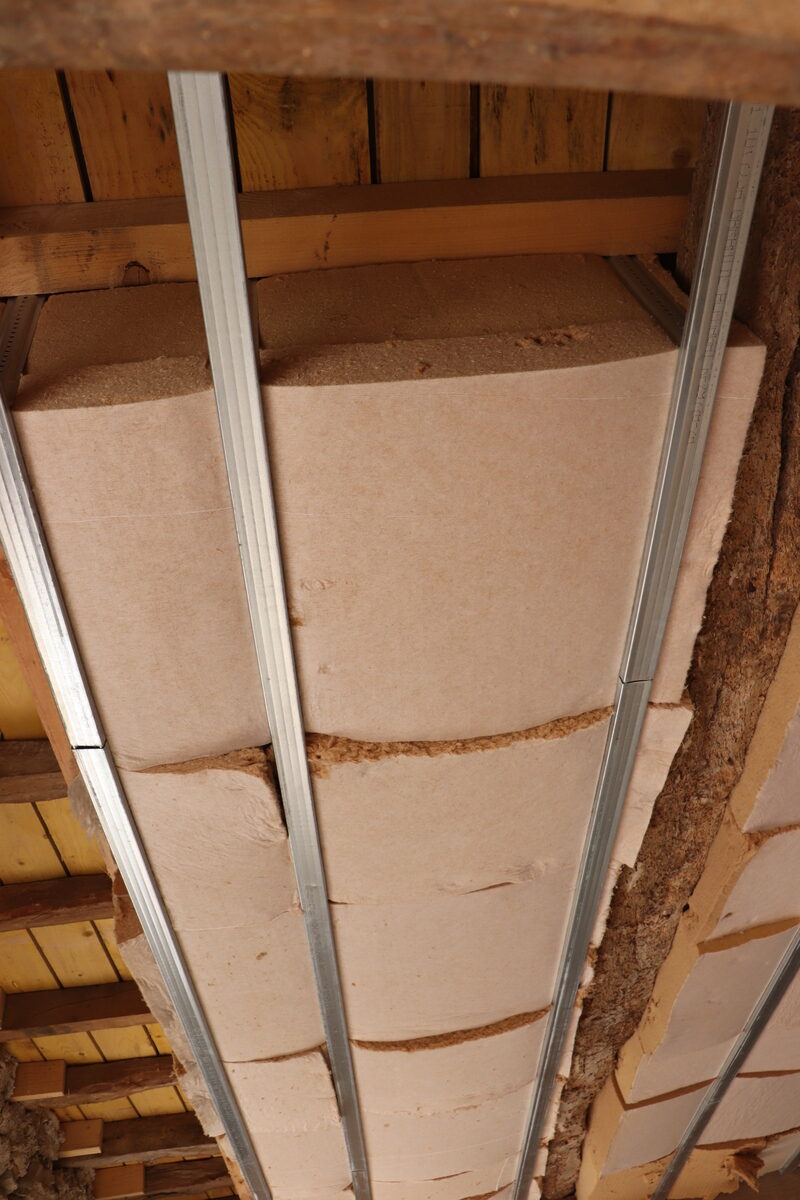 2-Isolation-du-plafond-rampant-en-fibre-de-bois
