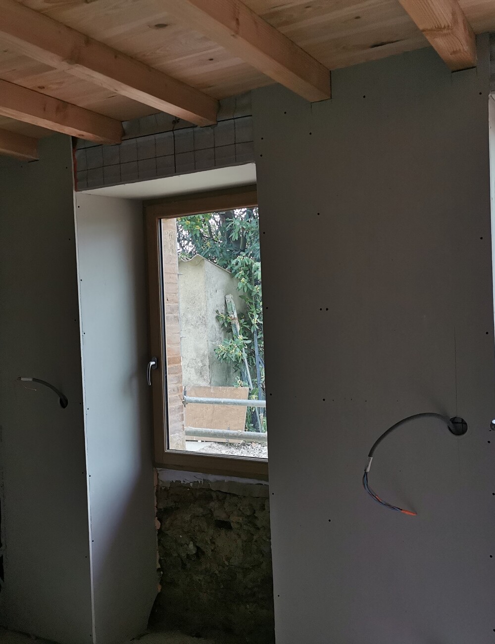 Plaque de plâtre avant finition joint